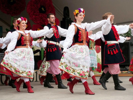 dance-group-wawel-at-houston-polish-festival