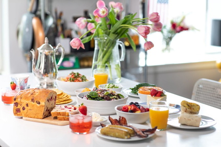 moms-day-brunch-smaller-1200x800