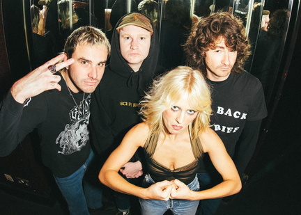 Amyl and The Sniffers