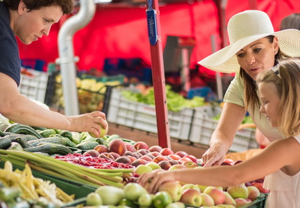 Second Saturday Arts and Farmers Market