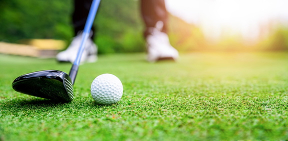golf-ball-on-green-grass-field