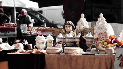 0105_yard_rummage_sale_simone-pellegrini-b7xmLsCPW20-unsplash