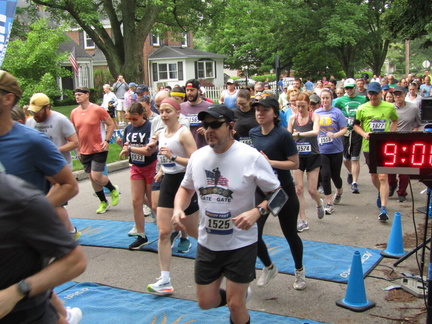 AllSpeedyFeetPhotos/OH/Oakwood/44thAnnualOakwoodsThatDayinMay5k10k