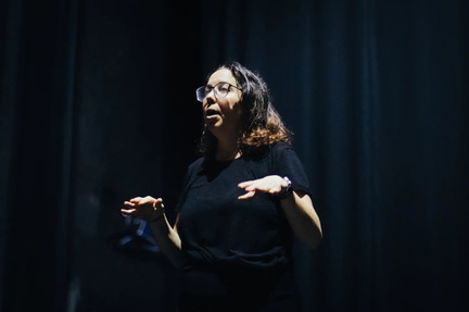 GÊNIAS - Comédia de Improviso Luana Proença