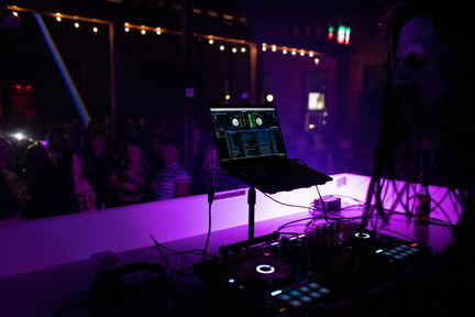 Latino Vibes Presents: Old School Vs New School
