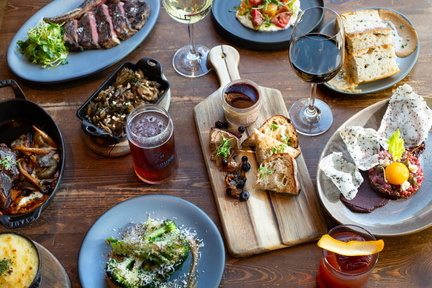 Dinner-at-Blue-Hound-Kitchen-Cocktails_ba6d4574-5056-b3a8-49b1db8899719409