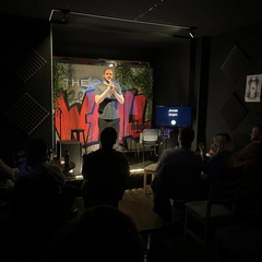 Wall Comedy Club