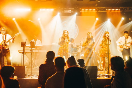 60s Sunday with Lauren & The Heatwaves