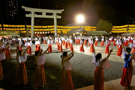 Hiroshima Gokoku Shrine Manto Mitama Festival
