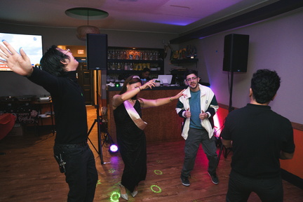 KARAOKE &amp; DANCE