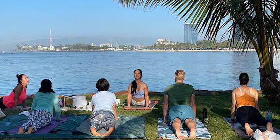 Yoga and Soundhealing - Hawaii Yoga and Sound Bath (1)