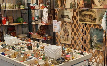 Red, White &amp; Vintage Market