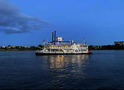 Dinner &amp; Music Cruise