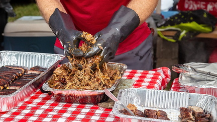 bbq-battle-shredding-meat