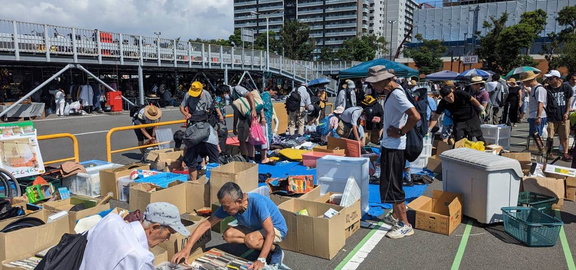 Ohi Racecourse Flea Market