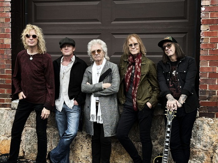 close-enemies-tom-hamilton-aerosmith-1536x1152