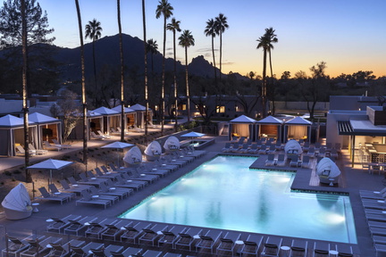 Pool-at-night_D9729396-DD60-4C17-8C3417AEDE3CA0BF_6e3202a2-66ae-4b5e-bd65b2ca6d879d60