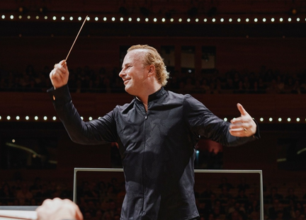 Adventure Awaits (Orchestre Métropolitain)