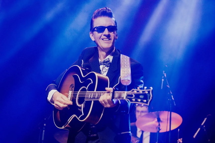 We Walk the Line: A Tribute to Johnny Cash