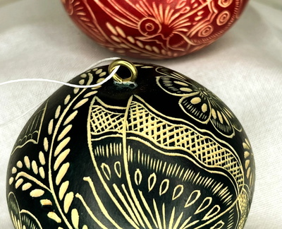 Dyed &amp; Carved Ornaments Workshop