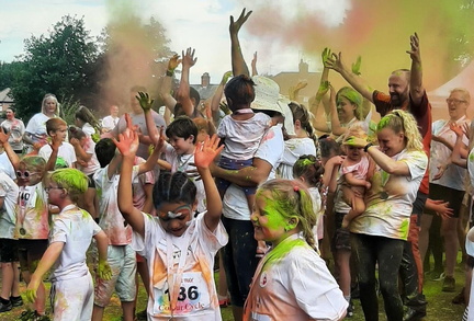 MaxTrax 2025 Colour Cycle