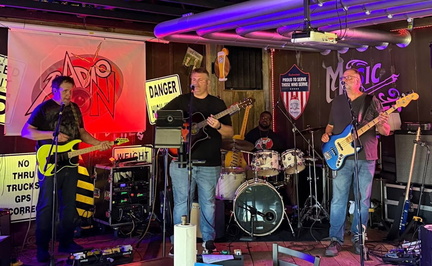 Live Music with Radio On