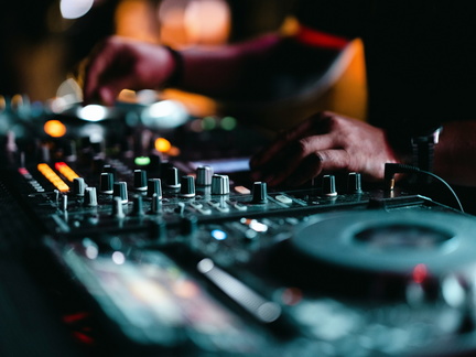 DJ (2)