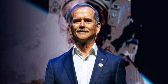 Chris-Hadfield_web-2000x1000
