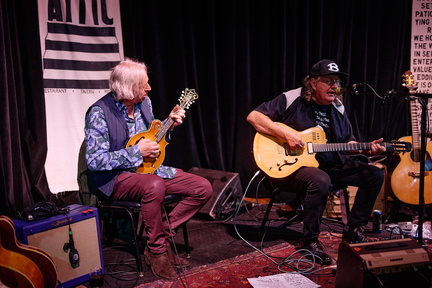 KEVN KINNEY &amp; PETER BUCK