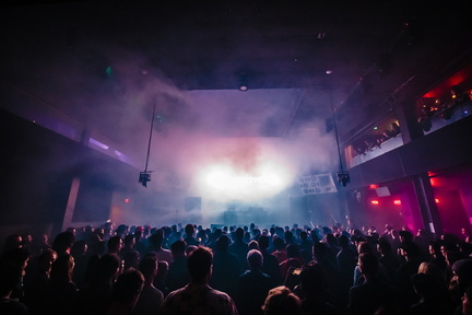 MainRoom_Smoke_Crowd1
