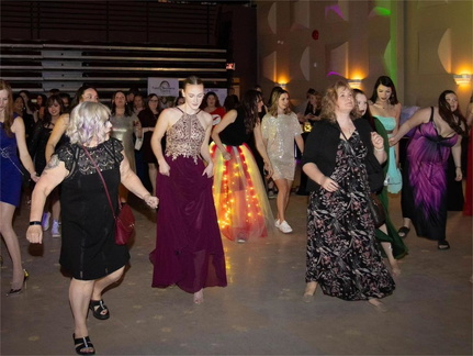Mom Prom 2025