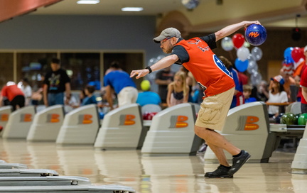 Stars &amp; Strikes - Suncoast Bowling Center