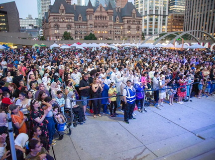 taste-of-the-middle-east-crowds