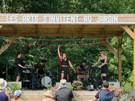 MONTREAL - Les arts s'invitent au Jardin.