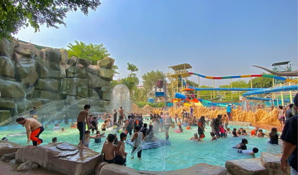 Drizzling Land Water &amp; Amusement Park