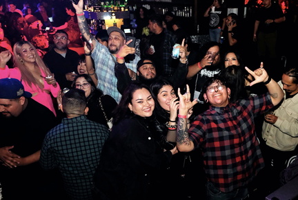 Klub Nocturno Rock En Español vs Cumbia