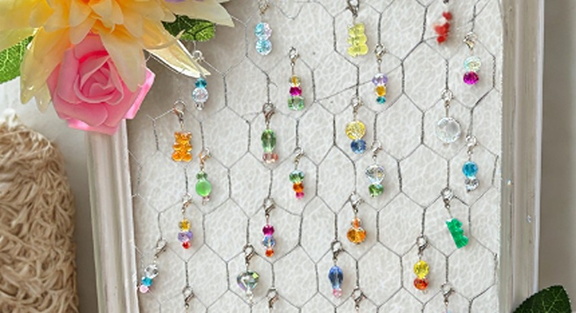 Window Magic DIY Chicken Wire Suncatcher