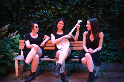 Naghmeh &amp; Uñas Escondidas