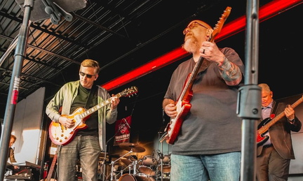 Way Too Famous Band 31