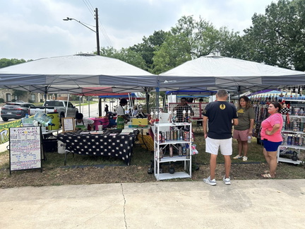 E J Market Days-Christmas in July