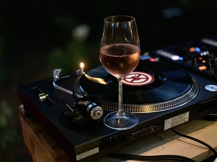 Vino &amp; Vinyl
