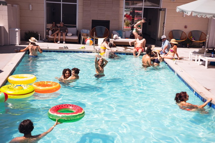 Sip &amp; Dip Sunday Funday